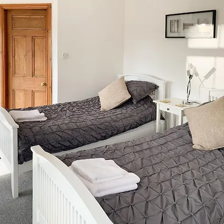 Holiday home Holburn House